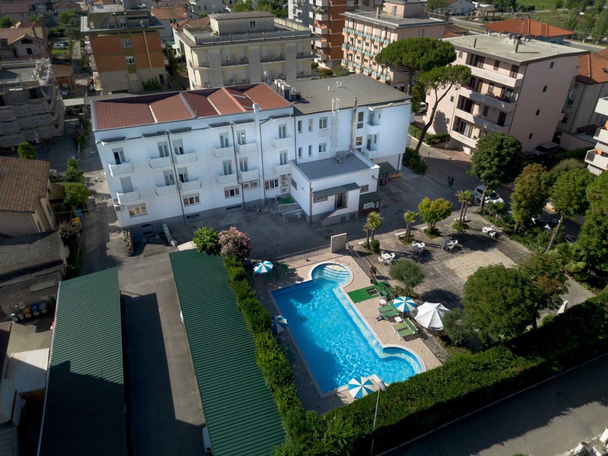 Hotel Vannini リミニ エクステリア 写真