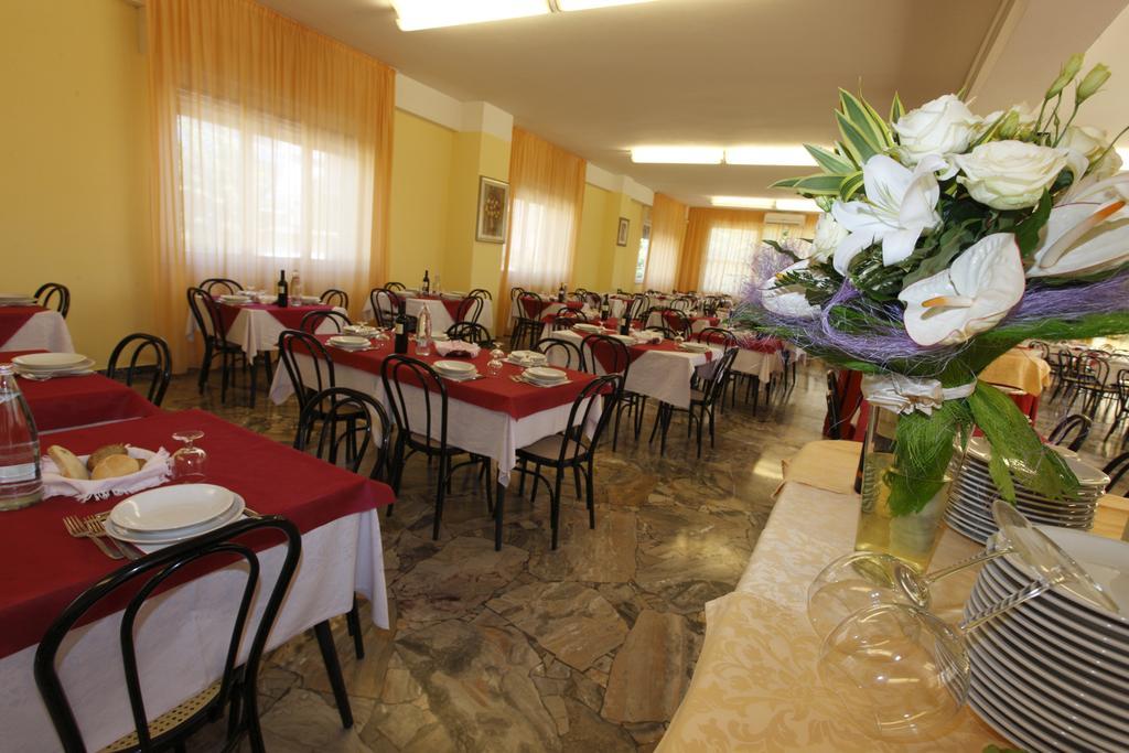 Hotel Vannini リミニ エクステリア 写真